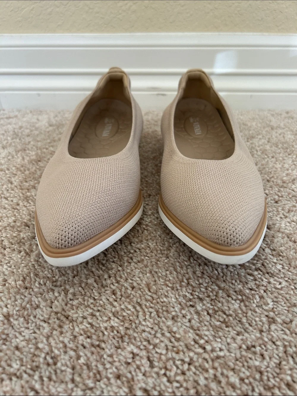 Vivaia Lightweight Pointed-Ballet Flats - Almond